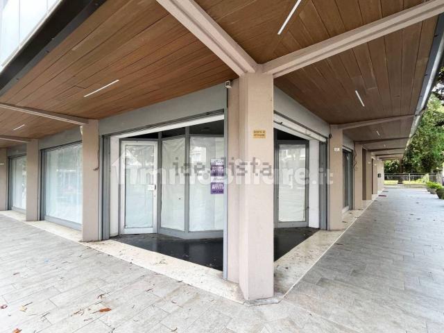 Locale Commerciale in vendita a Topaligo, Sacile