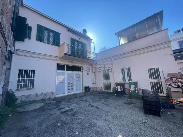 Locale Commerciale in vendita a Settebagni, Roma Capitale