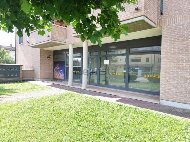 Locale Commerciale in vendita a Bassa Reggiana, Re