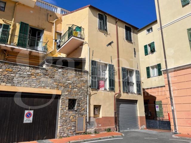 Locale Commerciale in vendita a Oliveto, Imperia