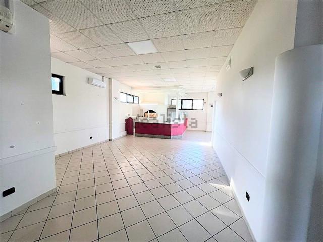 Locale Commerciale in vendita a Bastia, Empoli