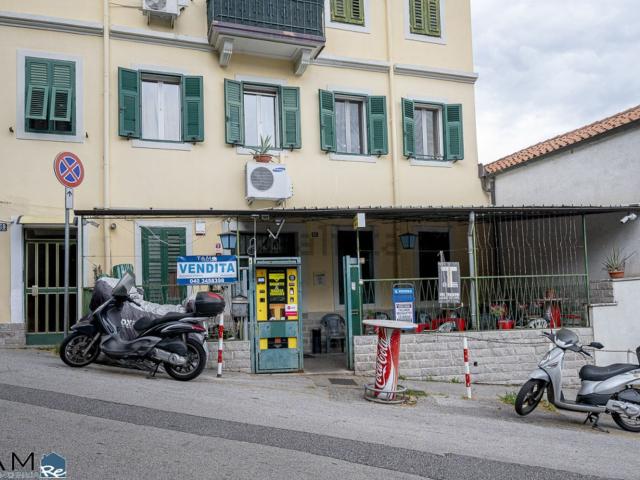 Locale Commerciale in vendita a Roiano-Gretta-Barcola-Cologna-Scorcola, Villa Opicina