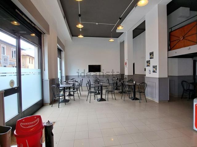 Locale Commerciale in vendita a Oltresempione, Legnano