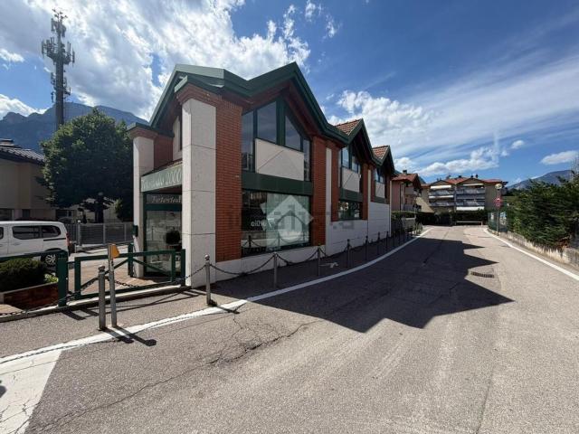 Locale Commerciale in vendita a Comunità Rotaliana-Königsberg, Lavis