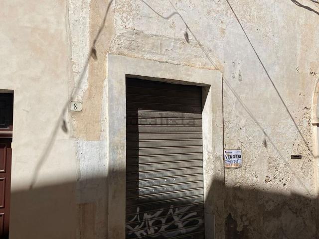 Locale Commerciale in vendita a Manduria, Taranto