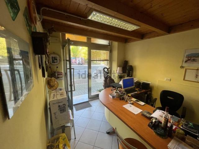 Locale Commerciale in vendita a Maggiano, La Spezia
