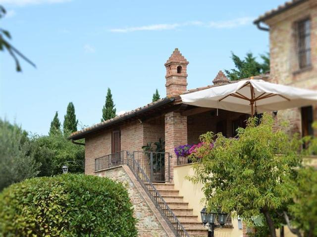 Locale Commerciale in vendita a Macchie, Gioiella