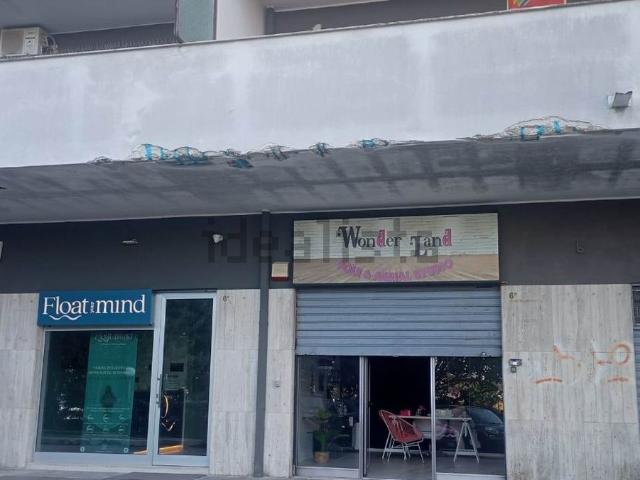 Locale Commerciale in vendita a Poggiofranco, Bari