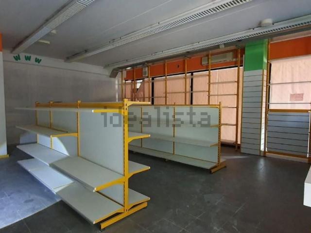 Locale Commerciale in vendita a Porcari, Lucca