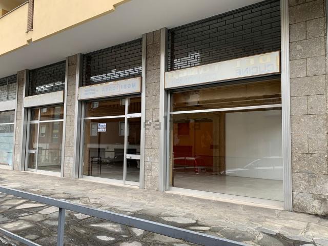Locale Commerciale in vendita a Leffe, Lombardia
