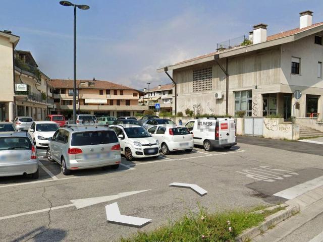 Locale Commerciale in vendita a Angarano, Bassano Del Grappa