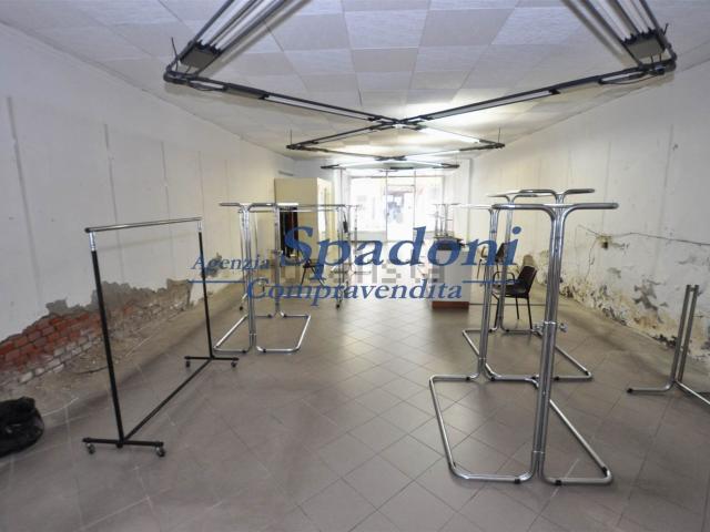 Locale Commerciale in vendita a Ponte Buggianese, Borghino
