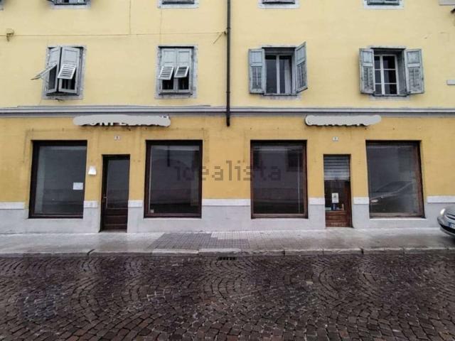 Locale Commerciale in vendita a Piazzutta / Placuta, Gorizia