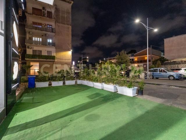 Locale Commerciale in vendita a Monte Po-Nesima-San Leone-Rapisardi, Catania