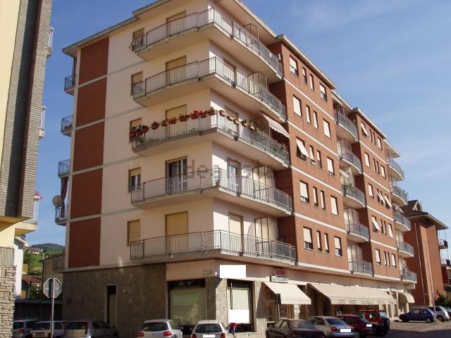 Locale Commerciale in vendita a Piemonte, Cuneo