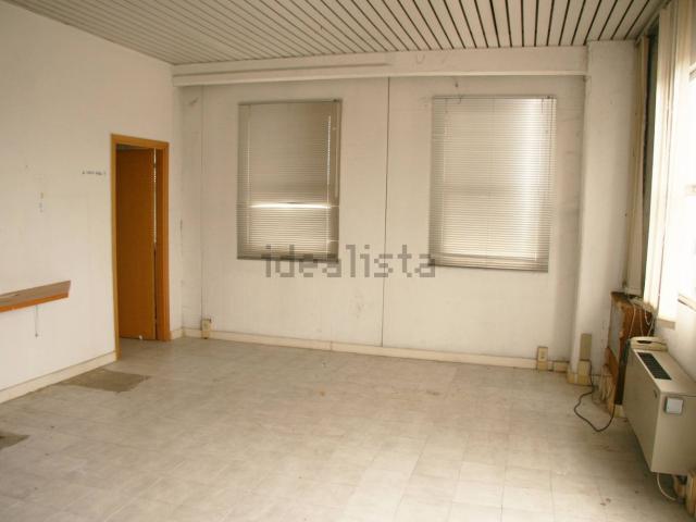 Locale Commerciale in vendita a San Zeno, Palazzo Del Pero