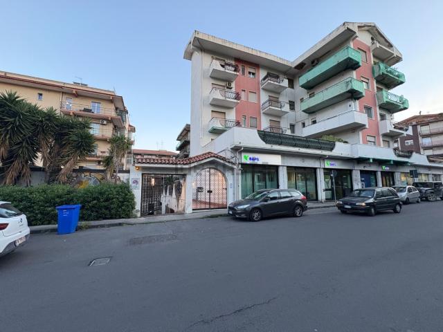 Locale Commerciale in vendita a Borgo-Sanzio, Catania