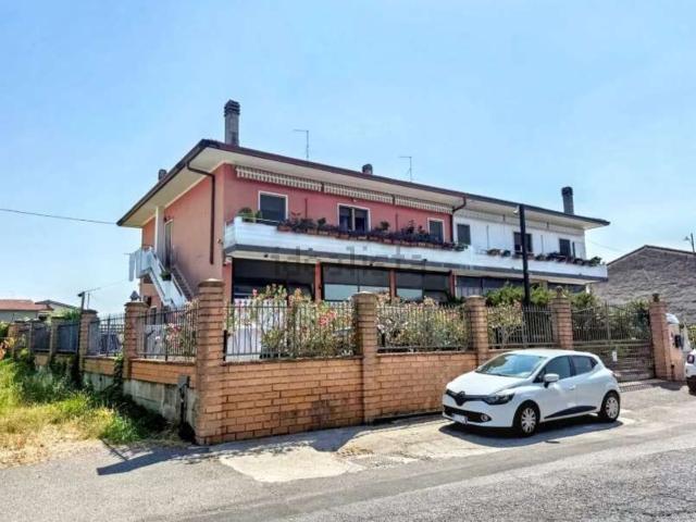 Locale Commerciale in vendita a Zevio, Veneto