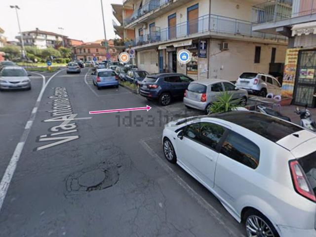 Locale Commerciale in vendita a Gravina Di Catania, Sicilia