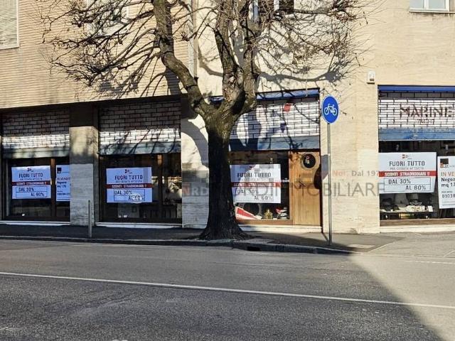 Locale Commerciale in vendita a Zona Centro, Brescia