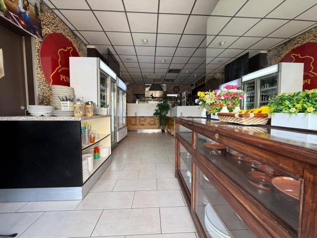 Locale Commerciale in vendita a Castelfranco Emilia, Modena