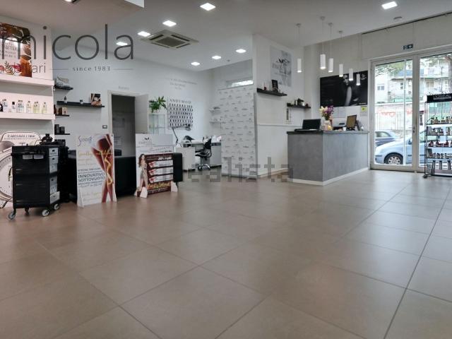 Locale Commerciale in vendita a Portici, Campania