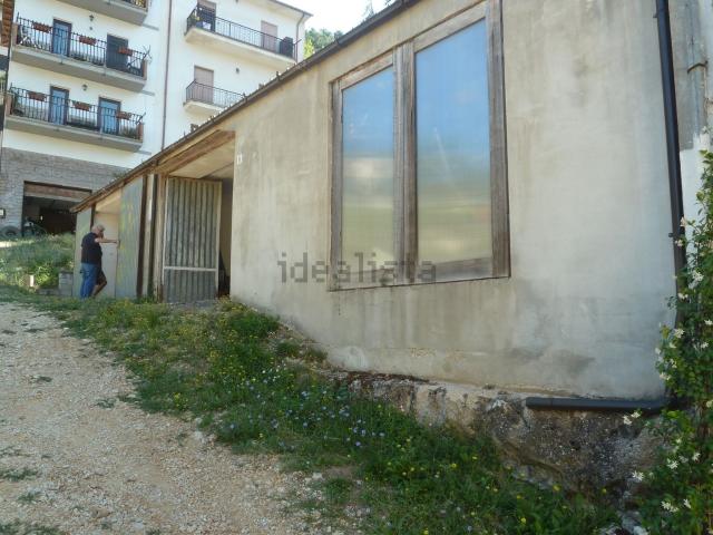 Locale Commerciale in vendita a Pereto, Abruzzo