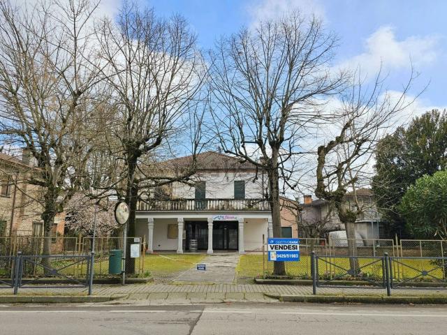 Locale Commerciale in vendita a Granze, Veneto