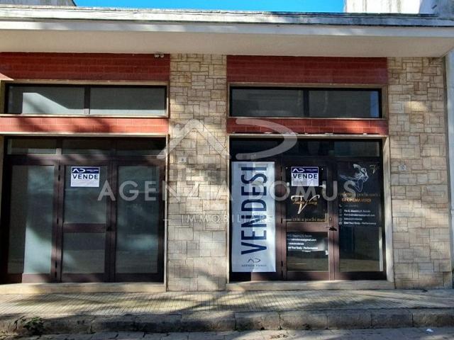 Locale Commerciale in vendita a Puglia, Lecce