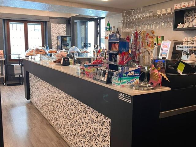 Locale Commerciale in vendita a Endenna, Zogno