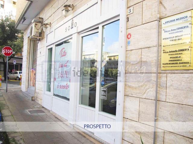 Locale Commerciale in vendita a Martina Franca, Taranto