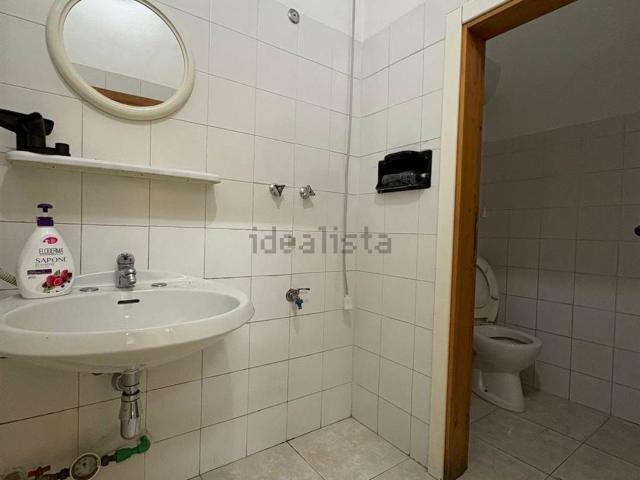 Locale Commerciale in vendita a Puglia, Taranto