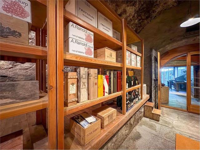 Locale Commerciale in vendita a Raschi, Chiavenna