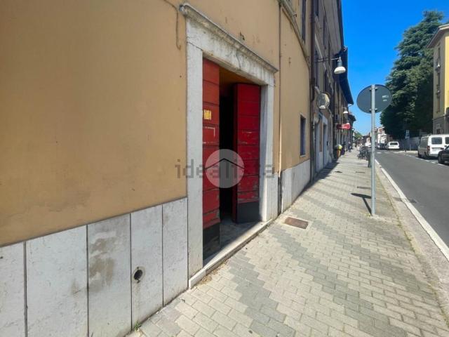 Locale Commerciale in vendita a Zona Est, Brescia