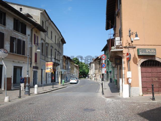 Locale Commerciale in vendita a Zona Est, Brescia