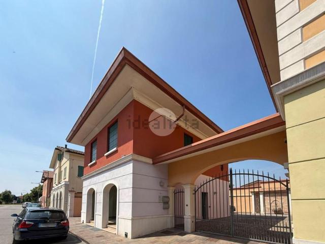 Locale Commerciale in vendita a Guidizzolo, Lombardia