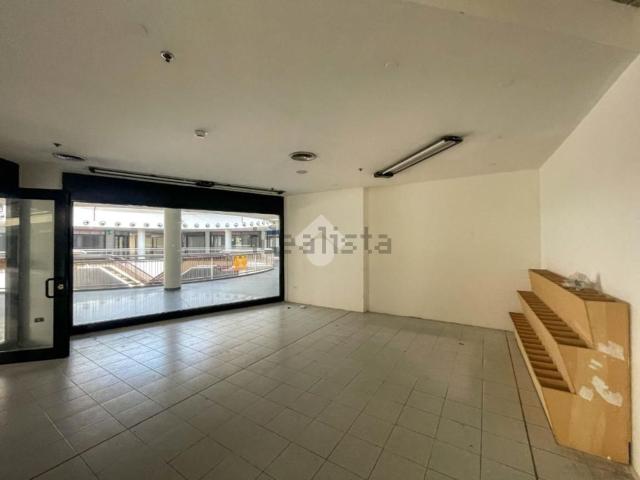 Locale Commerciale in vendita a Moncucco, Brugherio