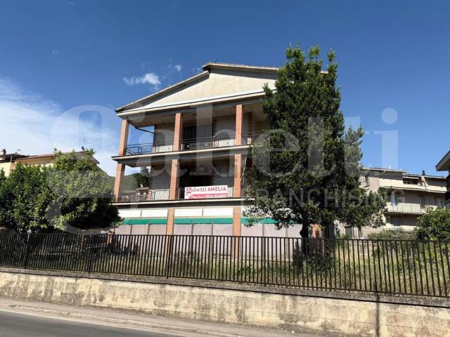 Locale Commerciale in vendita a Amelia, Umbria