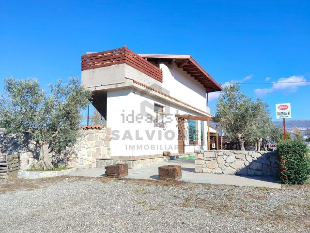 Locale Commerciale in vendita a Castelvenere, Campania
