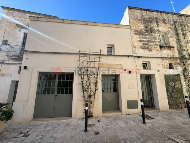 Locale Commerciale in vendita a Puglia, Taranto