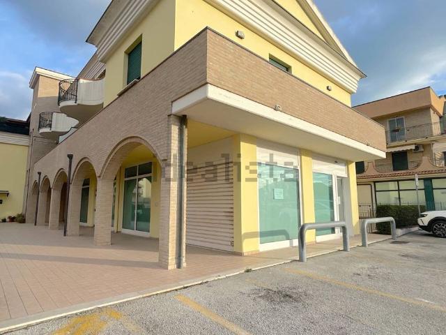 Locale Commerciale in vendita a Molino, Marche