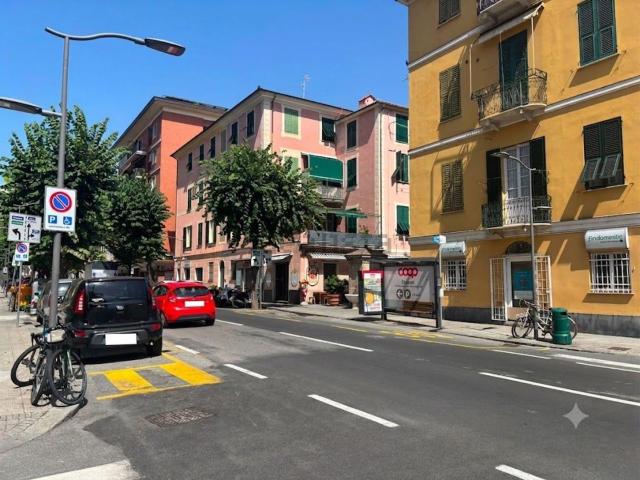 Locale Commerciale in vendita a Sampierdicanne, Chiavari