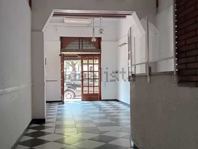 Locale Commerciale in vendita a Stazione, Livorno