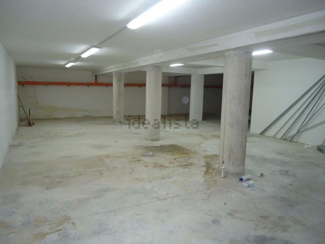Locale Commerciale in vendita a Vitulazio, Campania