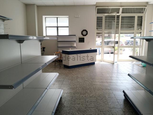 Locale Commerciale in vendita a Lentini, Sicilia