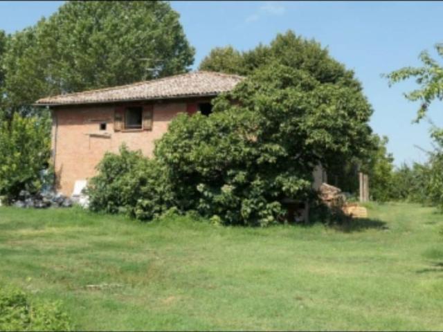 Locale Commerciale in vendita a Unione Terre d'Acqua, San Giovanni In Persiceto