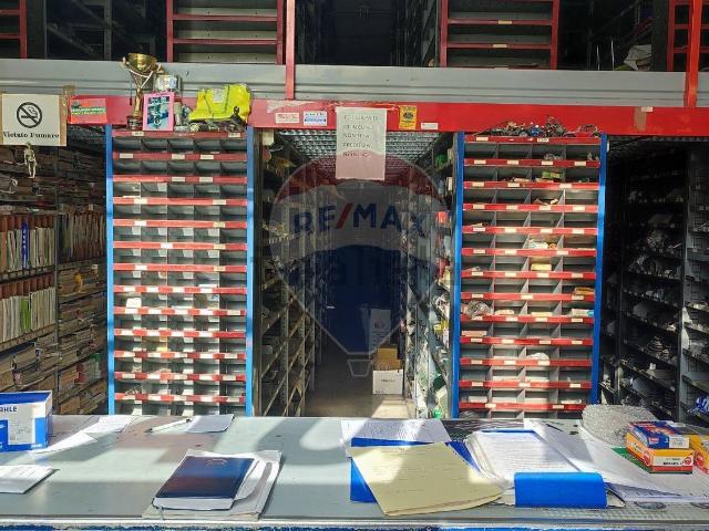 Locale Commerciale in vendita a Municipio 1, Puglia