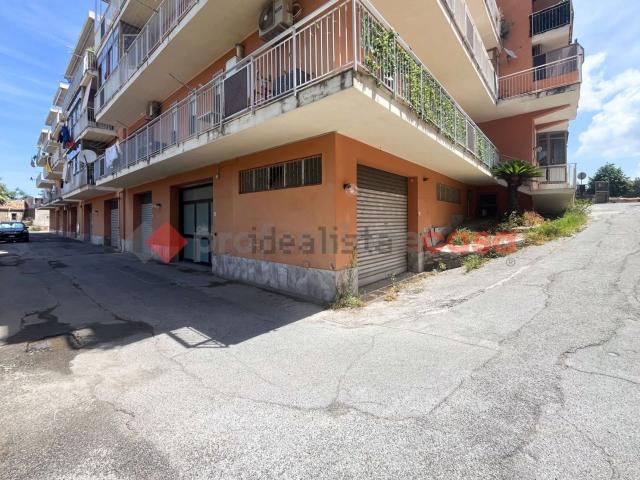 Locale Commerciale in vendita a Olivarella, San Filippo del Mela
