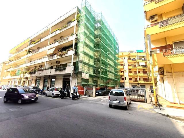 Locale Commerciale in vendita a Calabria, Catanzaro
