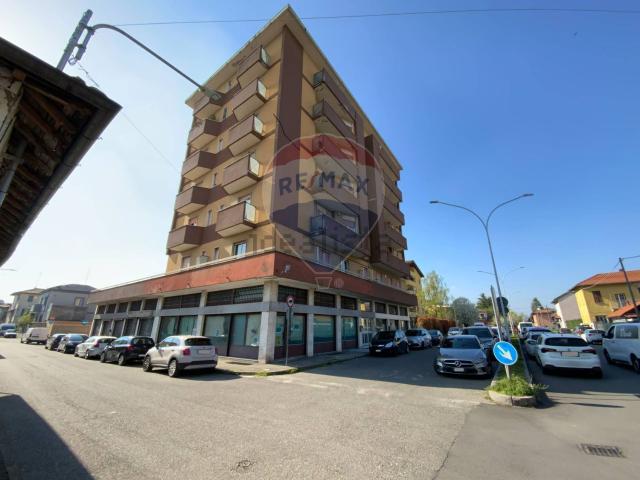 Locale Commerciale in vendita a Busto Arsizio, Lombardia